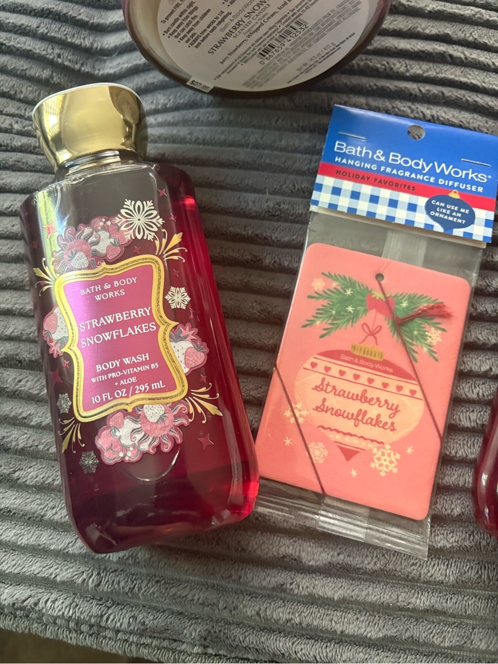 Bath & Body Works Strawberry Snowflakes Body Wash set NEW - Picture 3 of 6